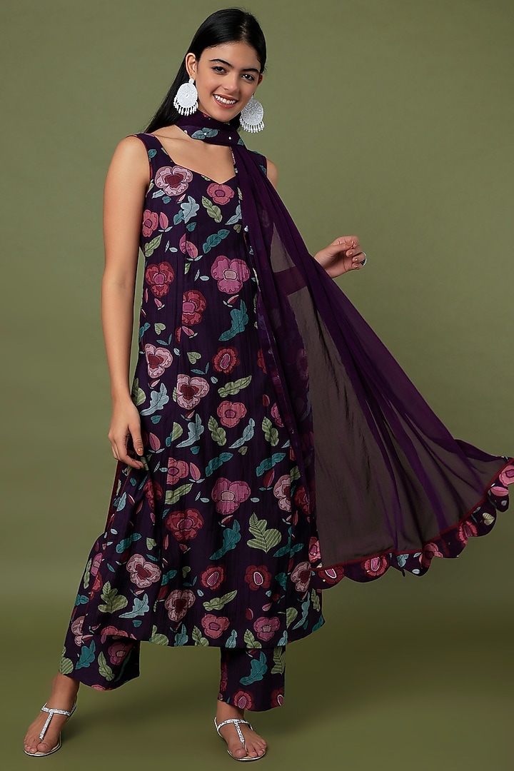 Violet Hand Embroidered & Printed Straight Kurta Set by TARO at Pernia's Pop Up Shop