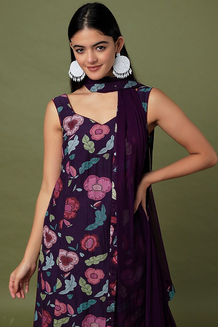 Violet Hand Embroidered & Printed Straight Kurta Set by TARO at Pernia's Pop Up Shop