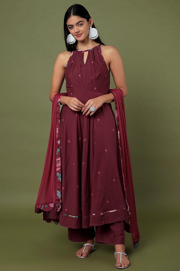 Wine Red Mulmul Kurta Set by TARO at Pernia's Pop Up Shop