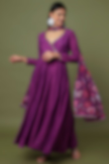 Violet Hand Embroidered Anarkali Set by TARO at Pernia's Pop Up Shop