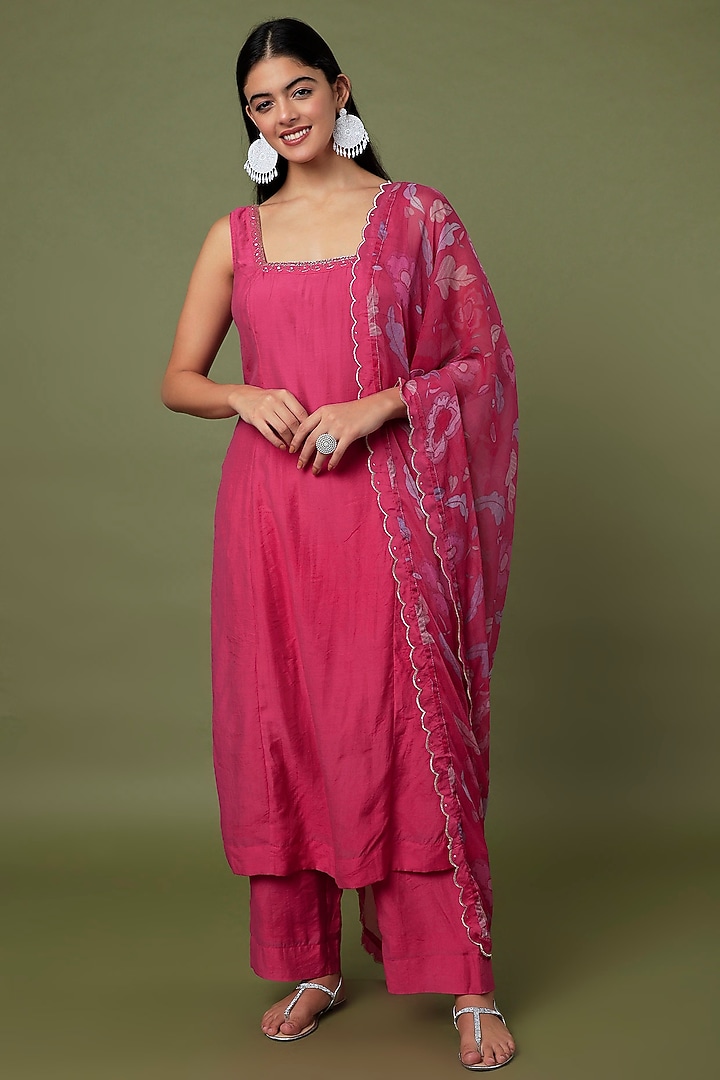 Hot Pink Hand Embroidered Kurta Set by TARO at Pernia's Pop Up Shop