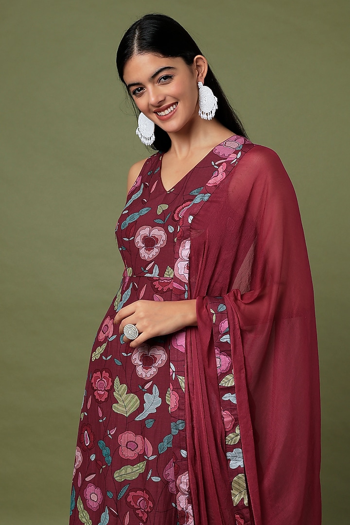 Wine Red Hand Embroidered & Printed Straight Kurta Set by TARO at Pernia's Pop Up Shop