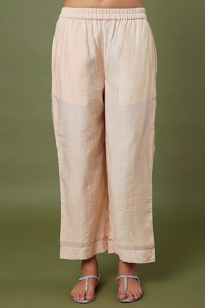 Peach Hand Embroidered Kurta Set by TARO at Pernia's Pop Up Shop