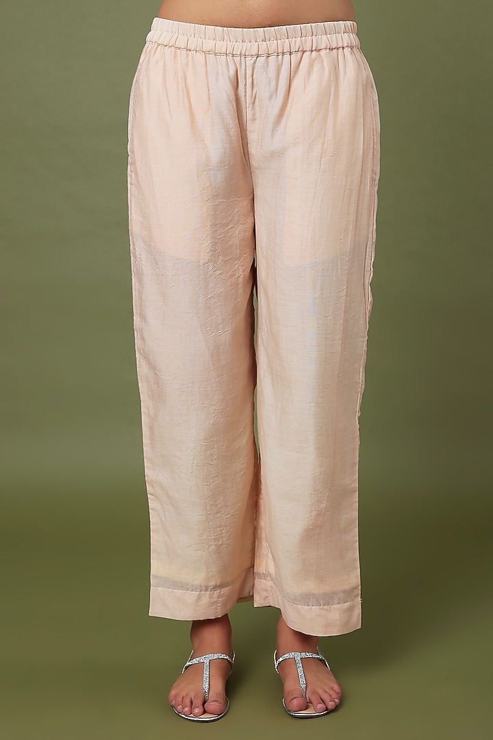 Peach Embroidered Kurta Set by TARO at Pernia's Pop Up Shop