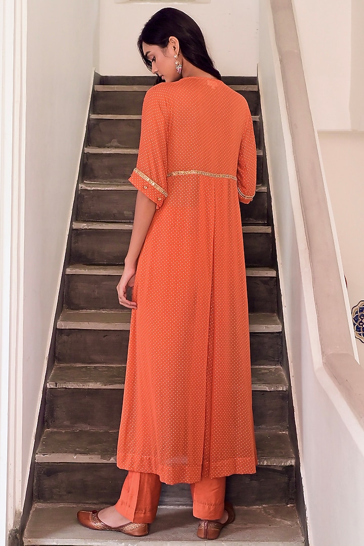 Saffron Chiffon Dew Drop Kurta Set by TARO at Pernia's Pop Up Shop