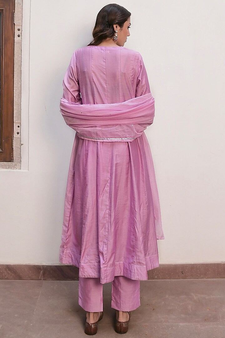 Lavender Chanderi Silk Cutdana Embroidered Kalidar Kurta Set by TARO at Pernia's Pop Up Shop