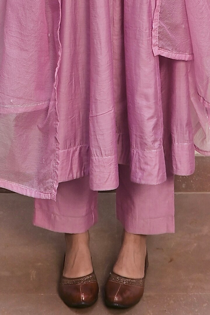 Lavender Chanderi Silk Cutdana Embroidered Kalidar Kurta Set by TARO at Pernia's Pop Up Shop