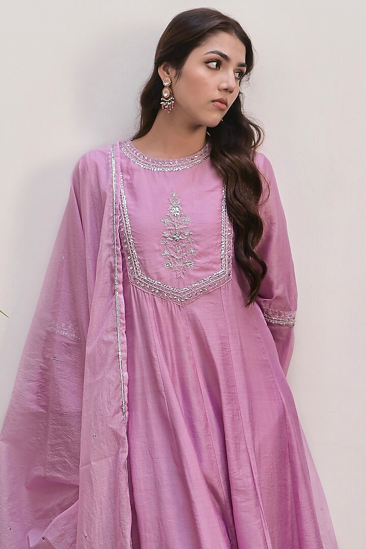 Lavender Chanderi Silk Cutdana Embroidered Kalidar Kurta Set by TARO at Pernia's Pop Up Shop