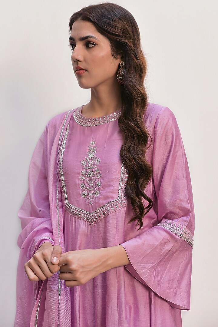 Lavender Chanderi Silk Cutdana Embroidered Kalidar Kurta Set by TARO at Pernia's Pop Up Shop