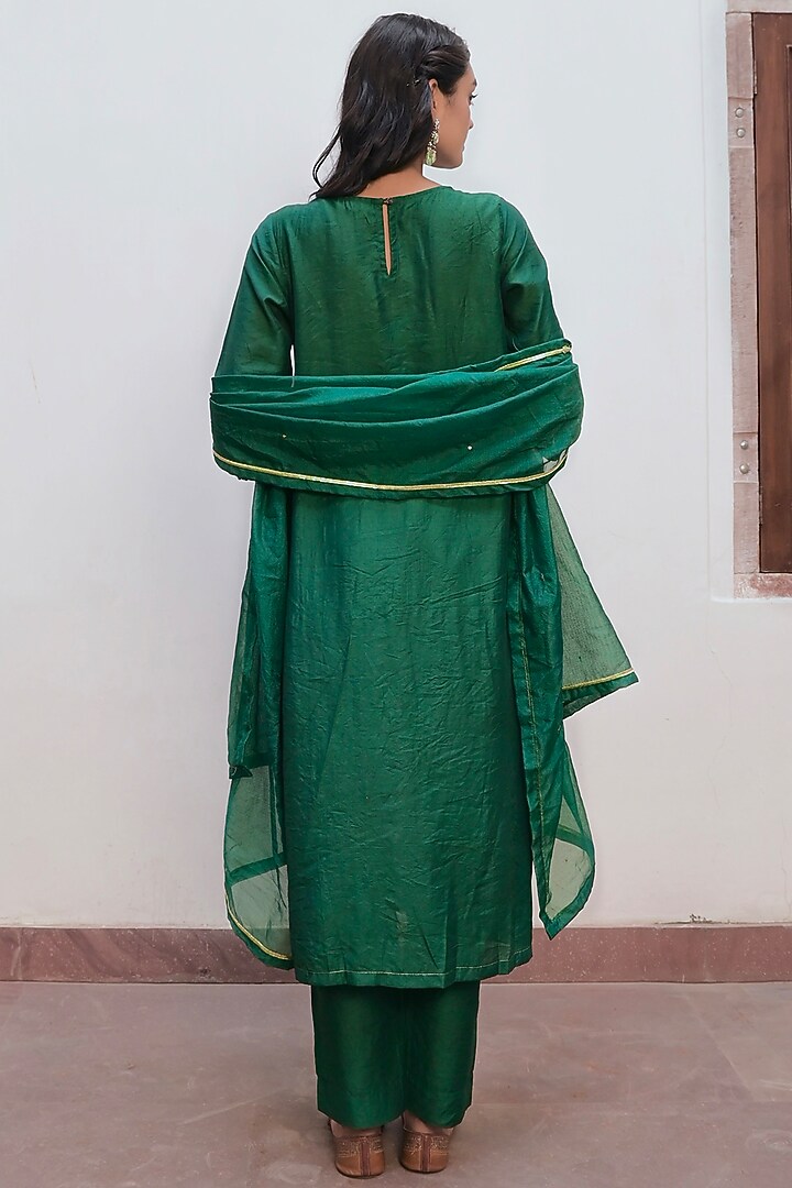 Bottle Green Chanderi Silk Sequins Embroidered Kurta Set by TARO at Pernia's Pop Up Shop