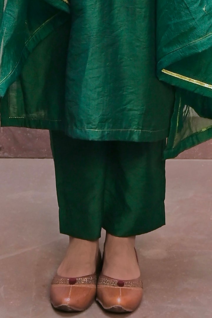Bottle Green Chanderi Silk Sequins Embroidered Kurta Set by TARO at Pernia's Pop Up Shop