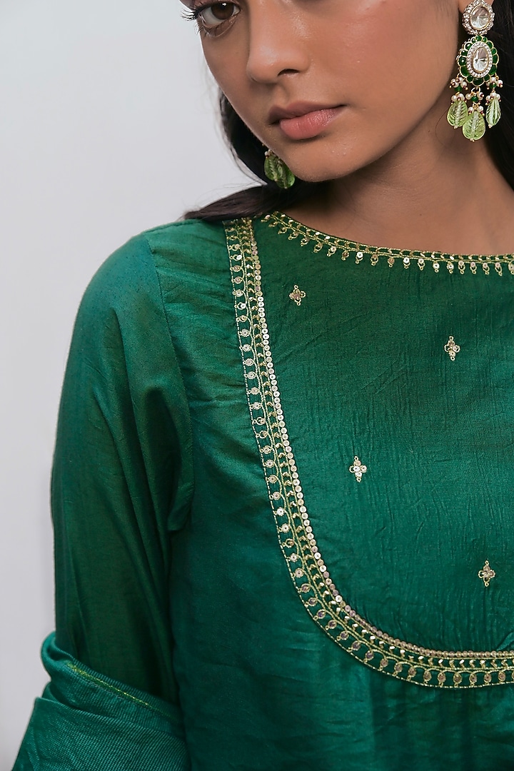 Bottle Green Chanderi Silk Sequins Embroidered Kurta Set by TARO at Pernia's Pop Up Shop