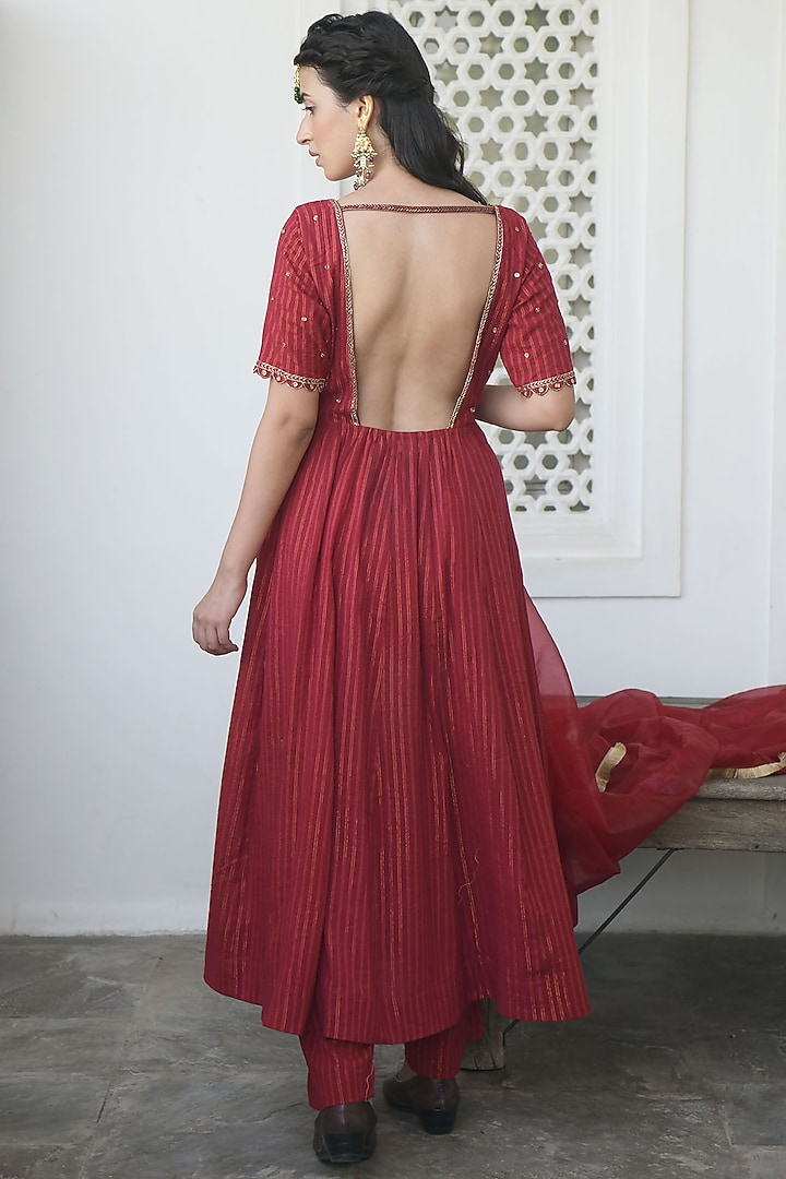 Cherry Red Hand Embroidered Kurta Set by TARO at Pernia's Pop Up Shop