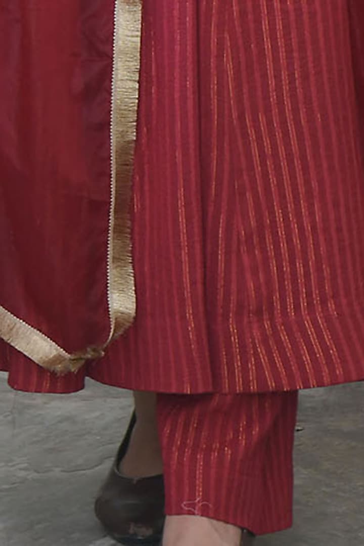 Cherry Red Hand Embroidered Kurta Set by TARO at Pernia's Pop Up Shop