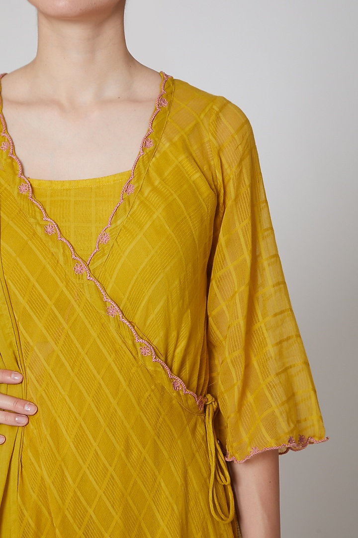 Mustard Embroidered Kurta Set by TARO at Pernia's Pop Up Shop
