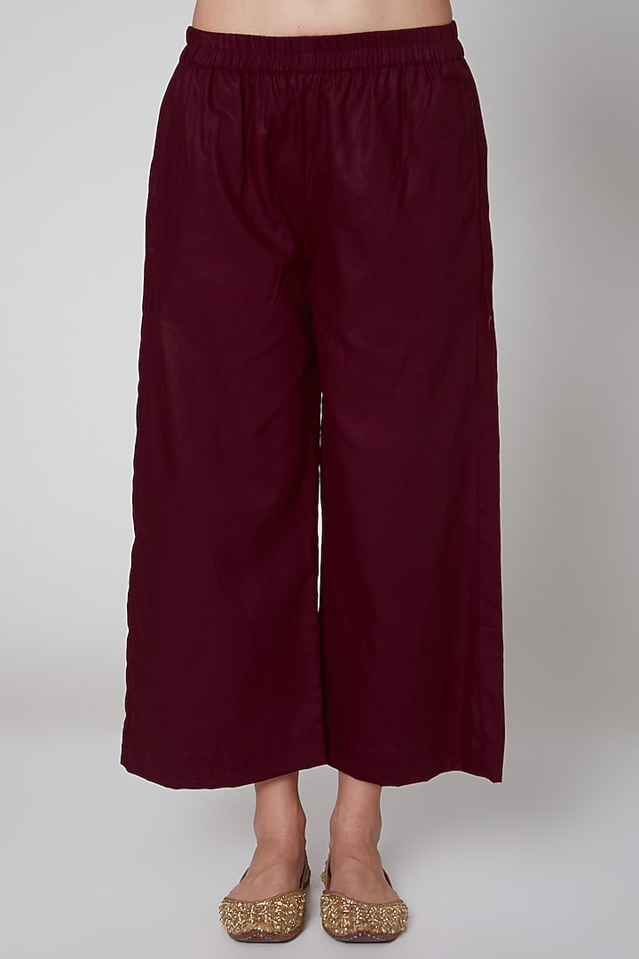 Maroon Embroidered Kurta Set by TARO at Pernia's Pop Up Shop