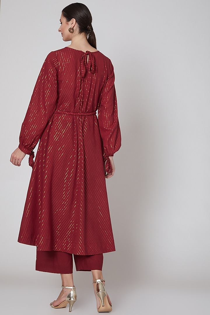 Red Zari Embroidered Kurta With Belt & Pants by TARO at Pernia's Pop Up Shop