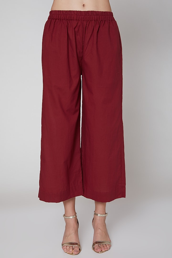 Red Zari Embroidered Kurta With Belt & Pants by TARO at Pernia's Pop Up Shop