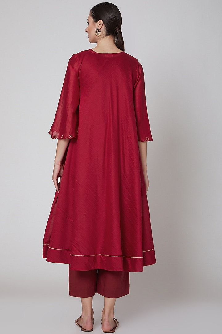 Red Embroidered Kurta Set by TARO at Pernia's Pop Up Shop