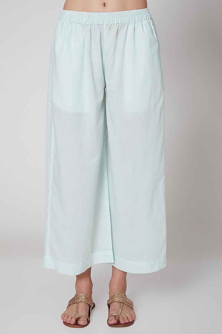 Mint Green Embroidered Kurta Set by TARO at Pernia's Pop Up Shop