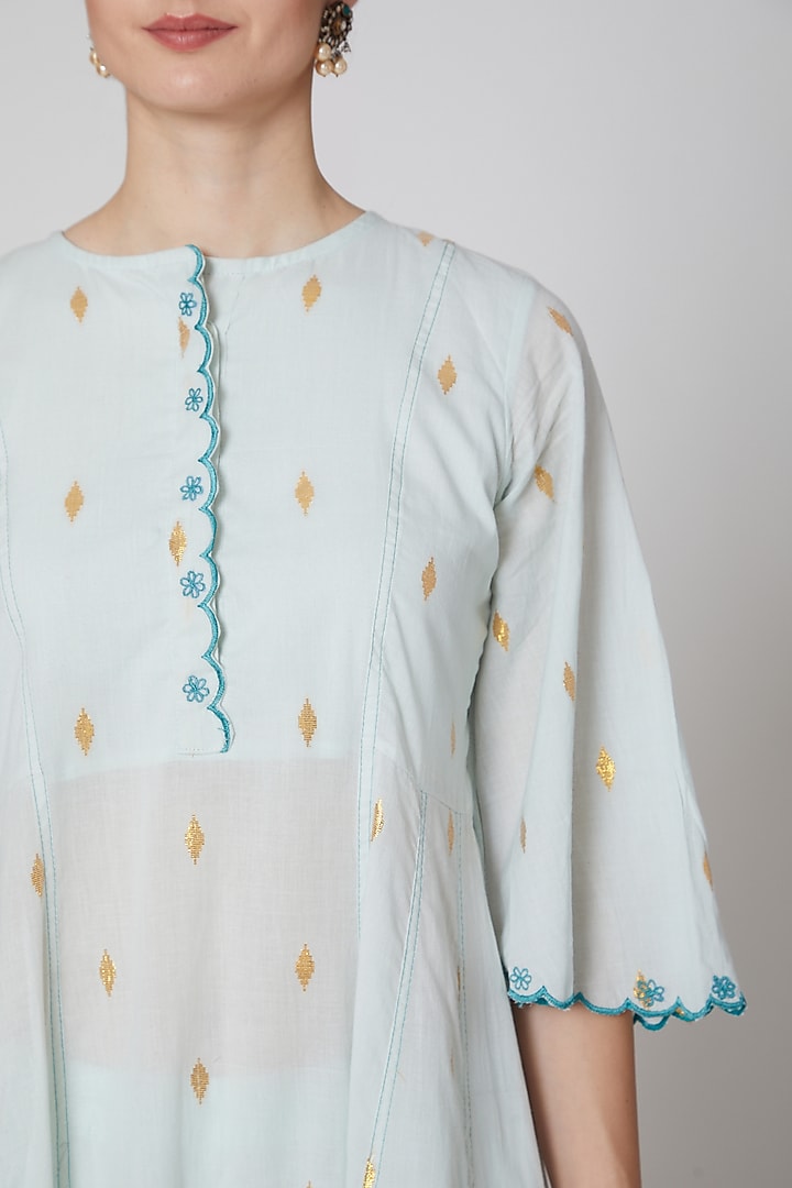 Mint Green Embroidered Kurta Set by TARO at Pernia's Pop Up Shop
