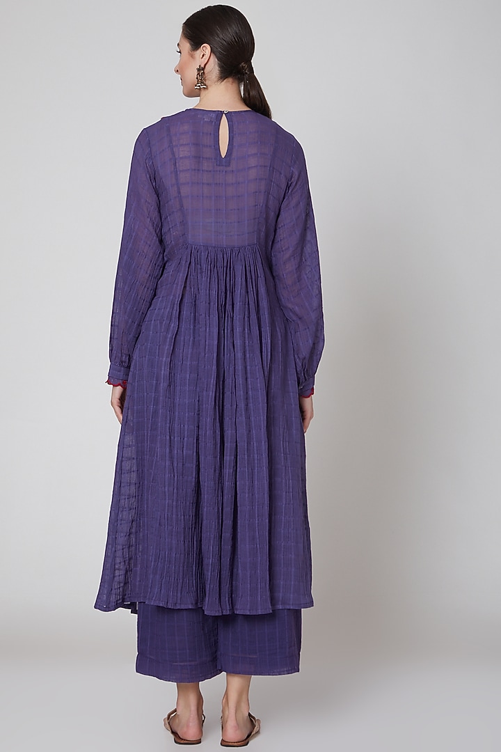 Purple Floral Embroidered Kurta Set by TARO at Pernia's Pop Up Shop