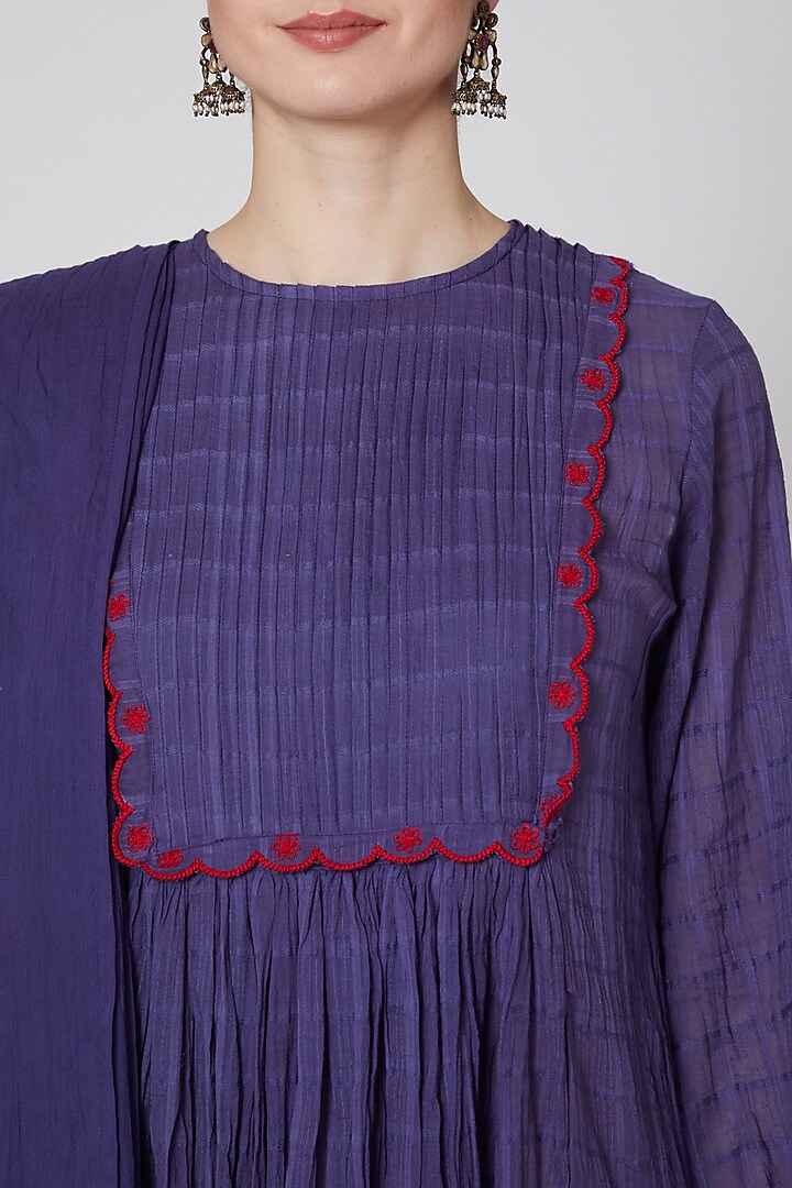 Purple Floral Embroidered Kurta Set by TARO at Pernia's Pop Up Shop