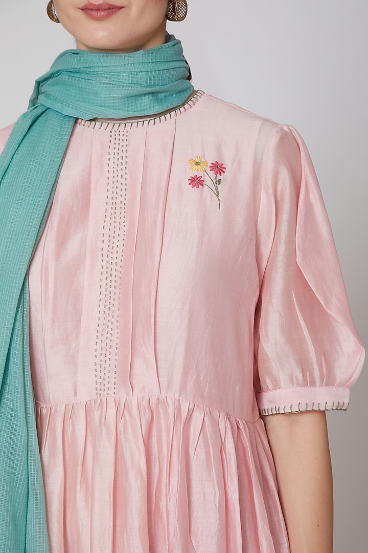 Blush Pink & Mint Embroidered Kurta Set by TARO at Pernia's Pop Up Shop