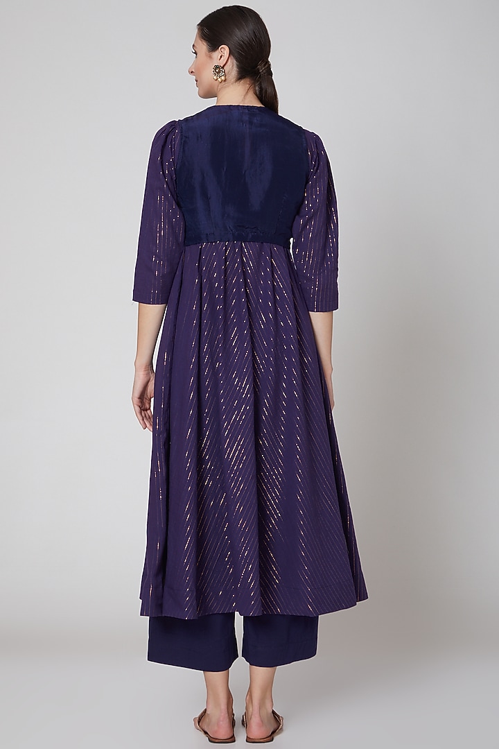 Purple Embroidered Kurta Set With Jacket by TARO at Pernia's Pop Up Shop