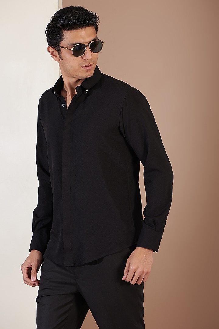 Black Crepe Embroidered Party Wear Shirt by Tarini Vij Men at Pernia's Pop Up Shop