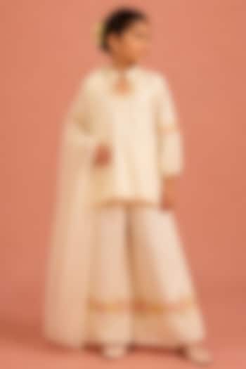 Ivory Chanderi Floral Embroidered Kurta Set For Girls by Tarini Vij Kids at Pernia's Pop Up Shop