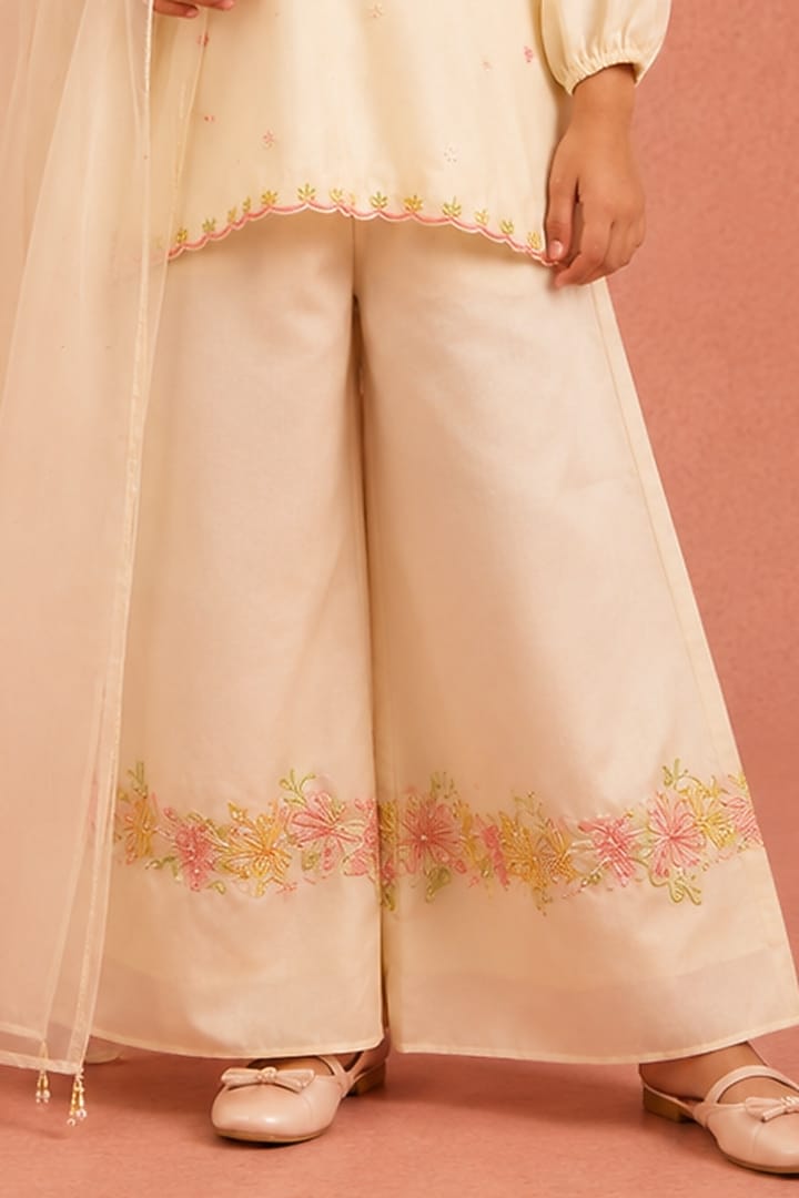 Ivory Chanderi Floral Embroidered Kurta Set For Girls by Tarini Vij Kids at Pernia's Pop Up Shop