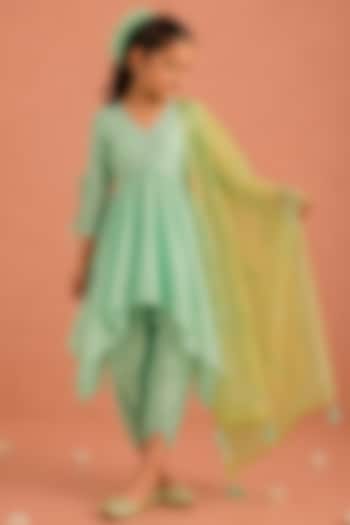 Turquoise Chanderi Floral Embroidered Asymmetrical Kurta Set For Girls by Tarini Vij Kids at Pernia's Pop Up Shop