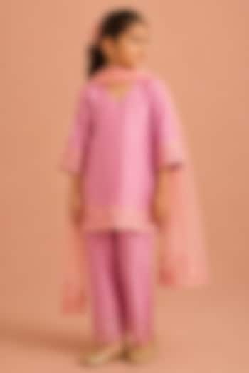 Lilac Chanderi Silk Floral Embroidered Kurta Set For Girls by Tarini Vij Kids at Pernia's Pop Up Shop