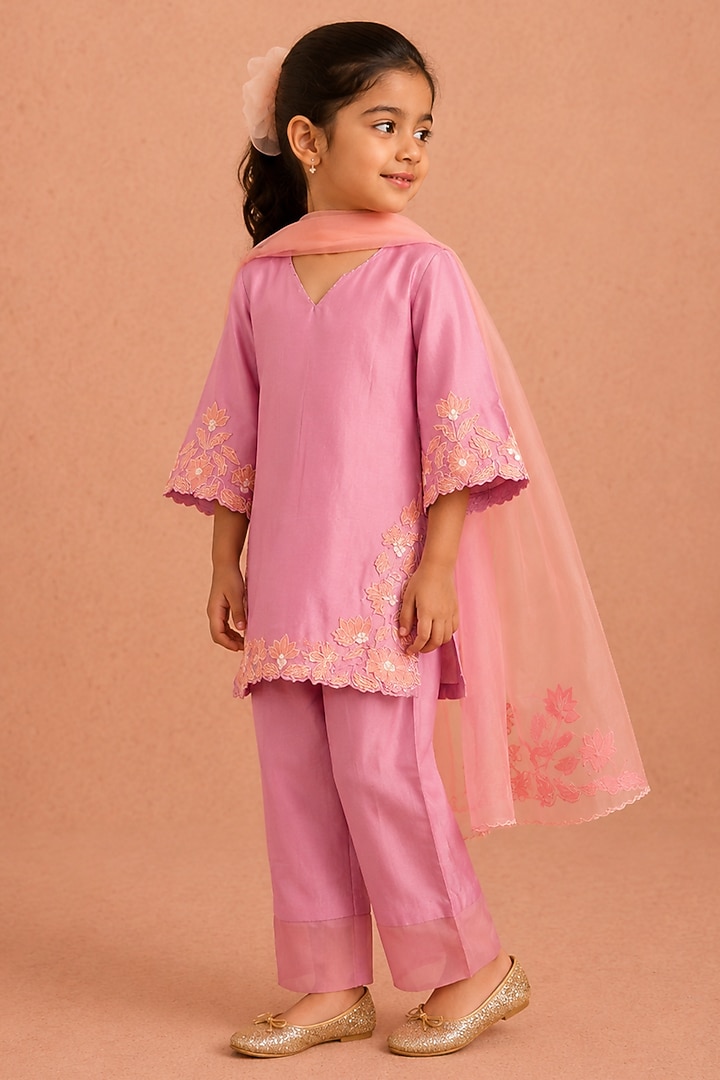 Lilac Chanderi Silk Floral Embroidered Kurta Set For Girls by Tarini Vij Kids at Pernia's Pop Up Shop