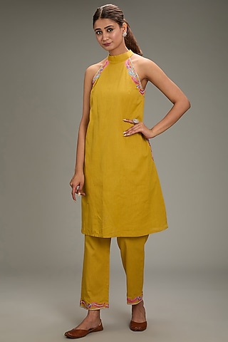 Yellow Cotton Linen Hand & Machine Embroidered Kurta Set by TARINI VIJ