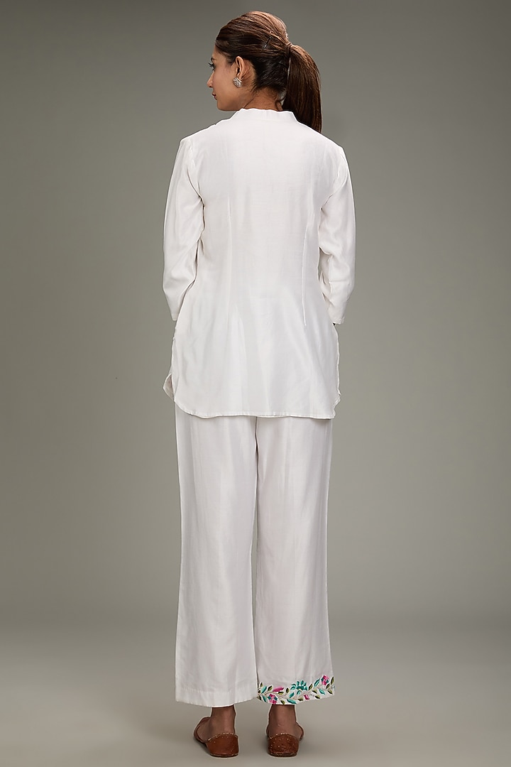 White Cotton Linen Hand & Machine Embroidered Kurta Set by TARINI VIJ at Pernia's Pop Up Shop