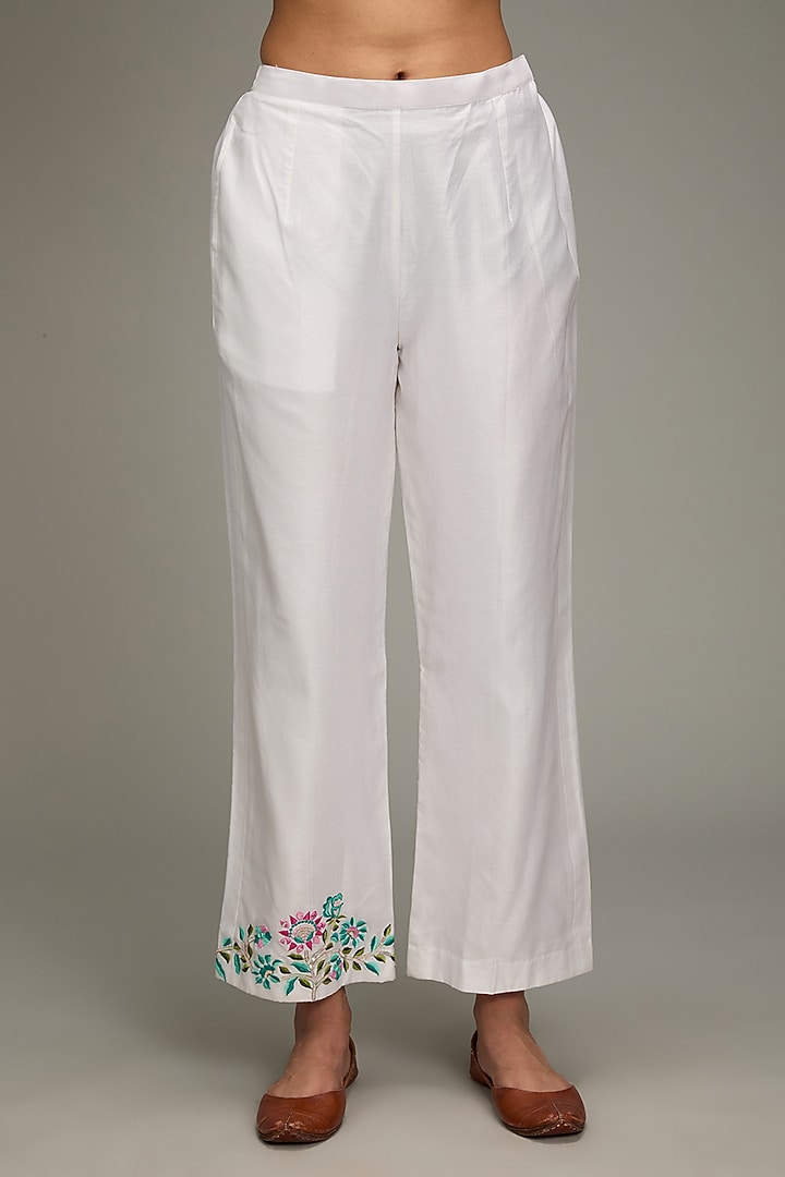 White Cotton Linen Hand & Machine Embroidered Kurta Set by TARINI VIJ at Pernia's Pop Up Shop
