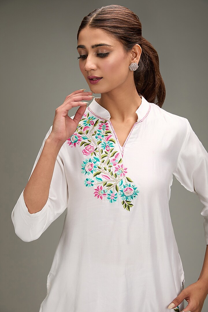 White Cotton Linen Hand & Machine Embroidered Kurta Set by TARINI VIJ at Pernia's Pop Up Shop