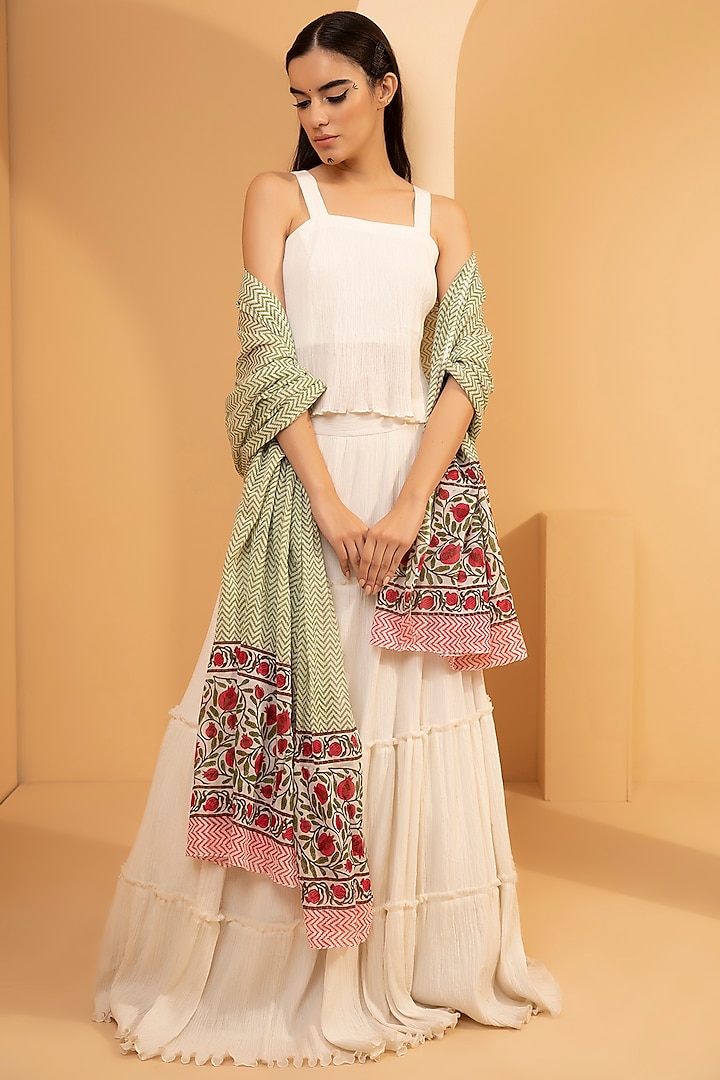 White Crushed Mulmul Lehenga Set by TARINI VIJ at Pernia's Pop Up Shop