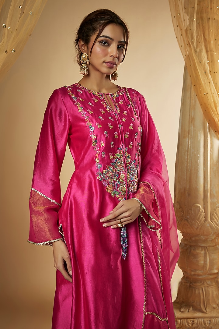 Pink Chanderi Silk Resham Hand Embroidered Kurta Set by The Aarya at Pernia's Pop Up Shop