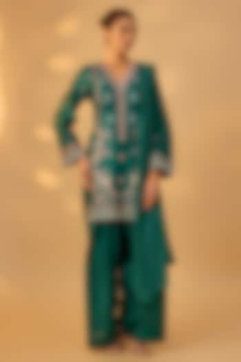 Green Handwoven Chanderi Floral Embroidered Kurta Set by The Aarya at Pernia's Pop Up Shop