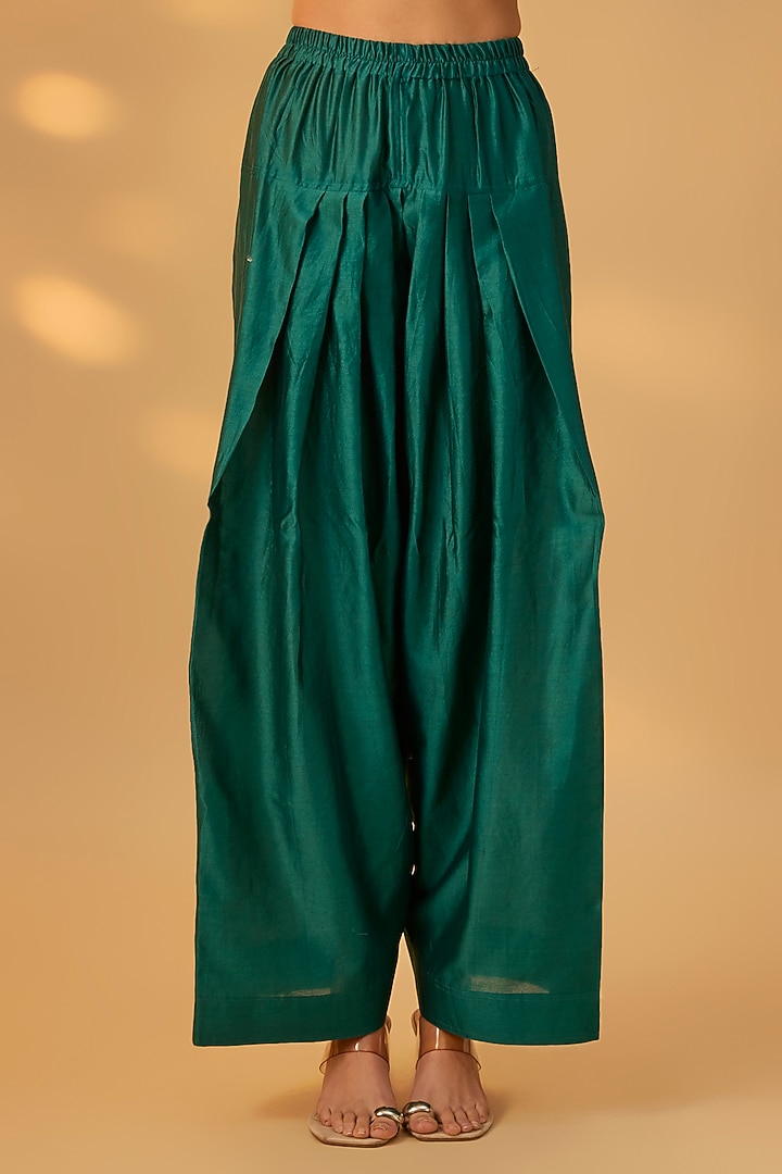 Green Handwoven Chanderi Floral Embroidered Kurta Set by The Aarya at Pernia's Pop Up Shop