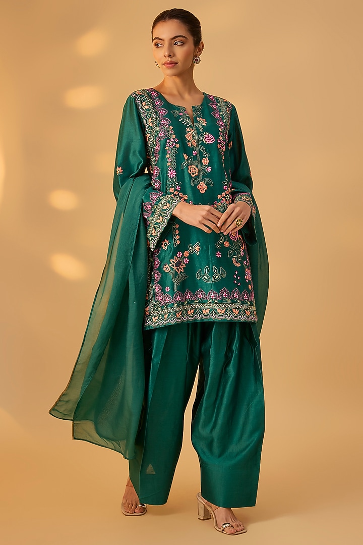 Emerald Green Handwoven Chanderi Floral Embroidered Kurta Set by The Aarya at Pernia's Pop Up Shop