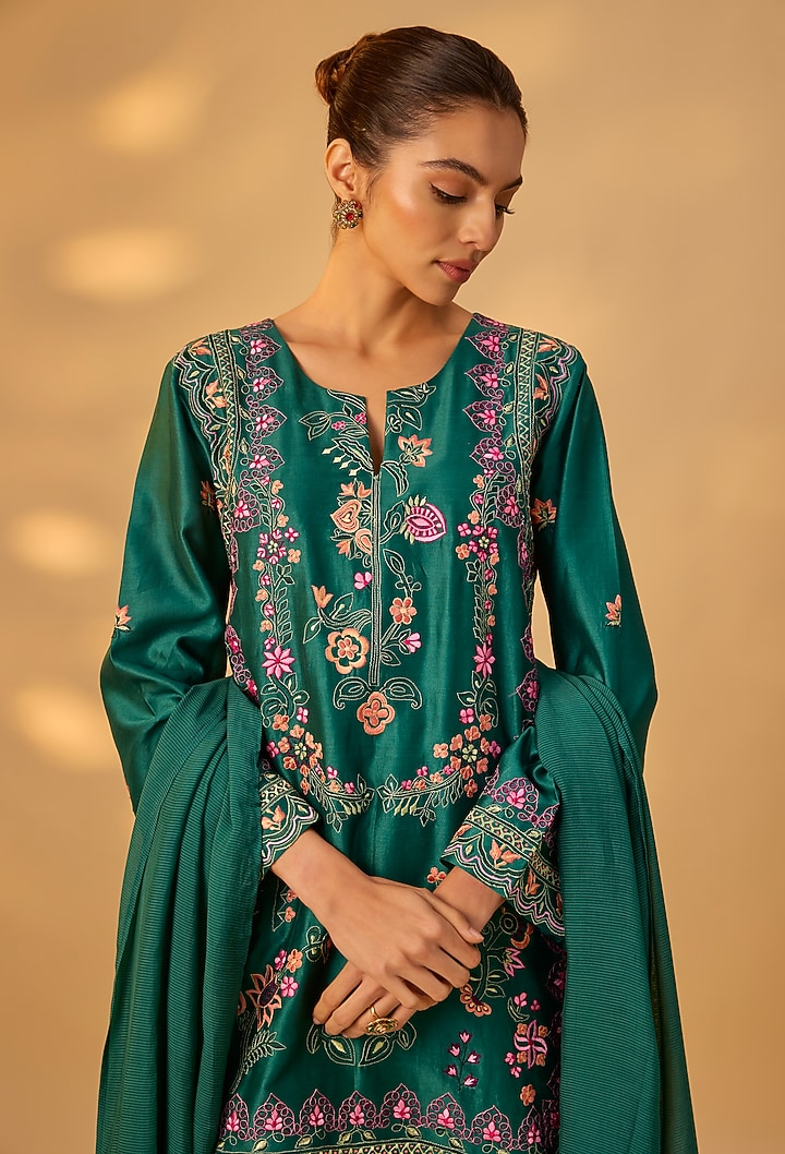 Emerald Green Handwoven Chanderi Floral Embroidered Kurta Set by The Aarya at Pernia's Pop Up Shop