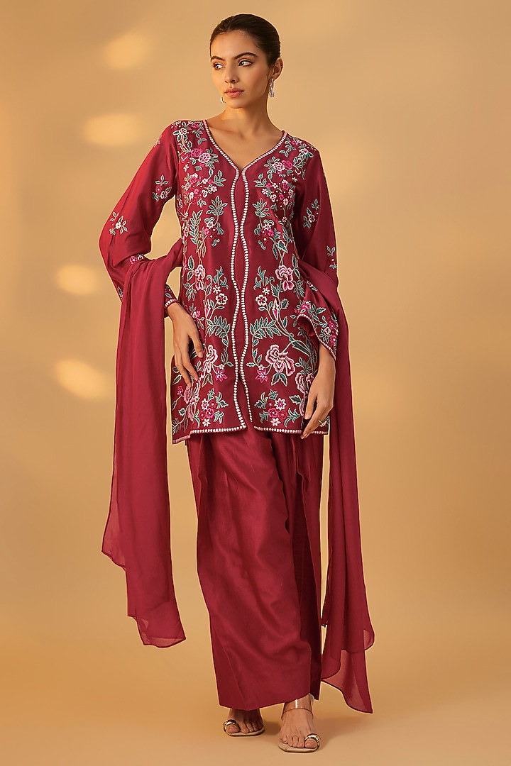 Red Handwoven Chanderi Floral Thread Work Kurta Set by The Aarya at Pernia's Pop Up Shop