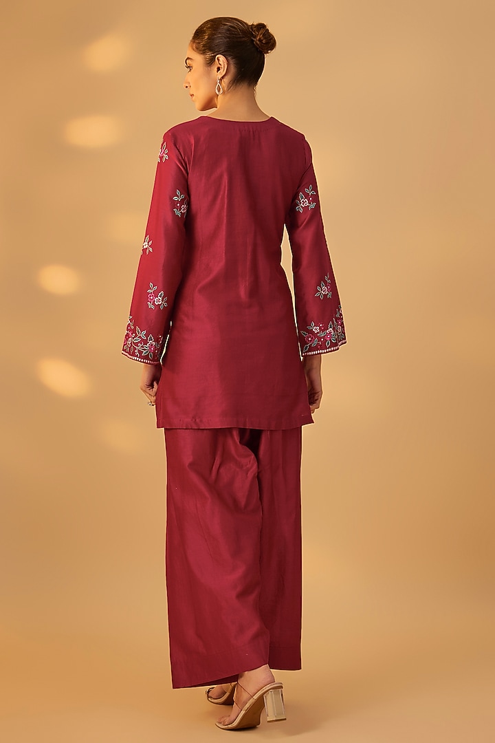 Red Handwoven Chanderi Floral Thread Work Kurta Set by The Aarya at Pernia's Pop Up Shop