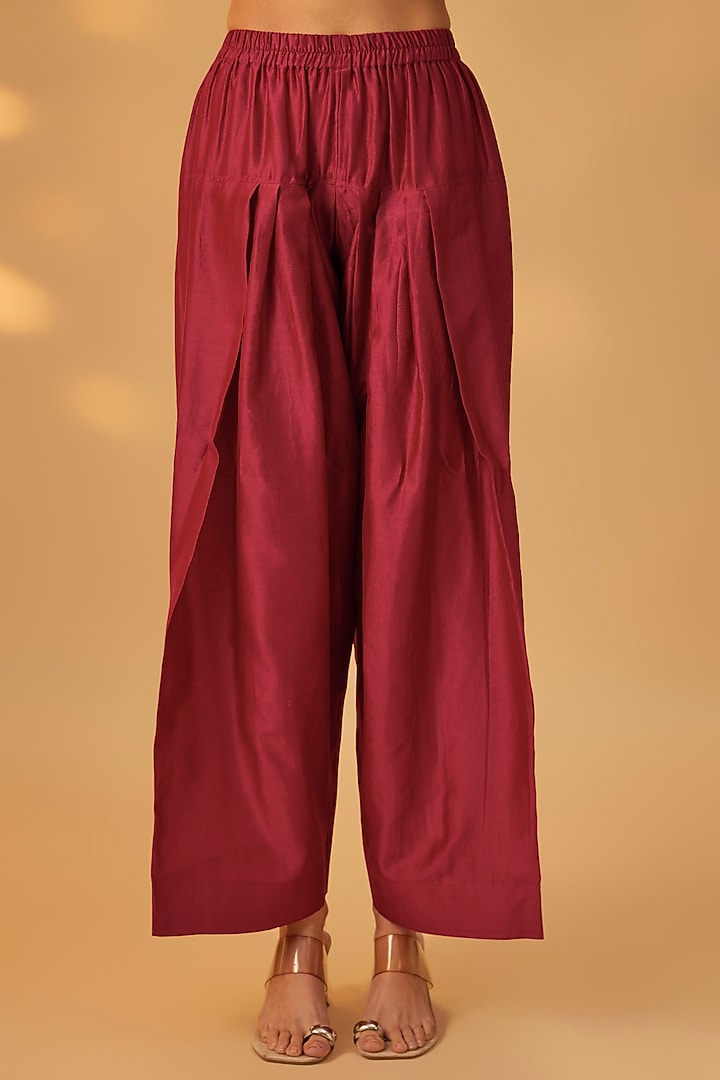 Red Handwoven Chanderi Floral Thread Work Kurta Set by The Aarya at Pernia's Pop Up Shop