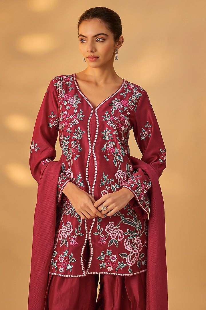Red Handwoven Chanderi Floral Thread Work Kurta Set by The Aarya at Pernia's Pop Up Shop