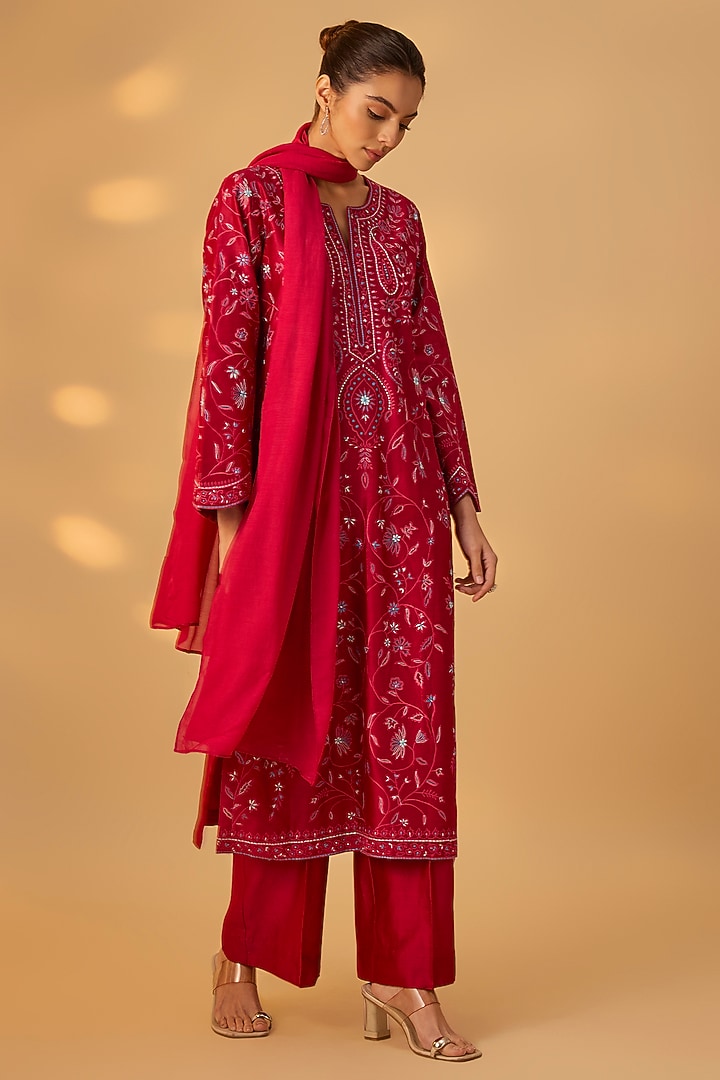 Red Handwoven Chanderi Floral Embroidered Kurta Set by The Aarya at Pernia's Pop Up Shop